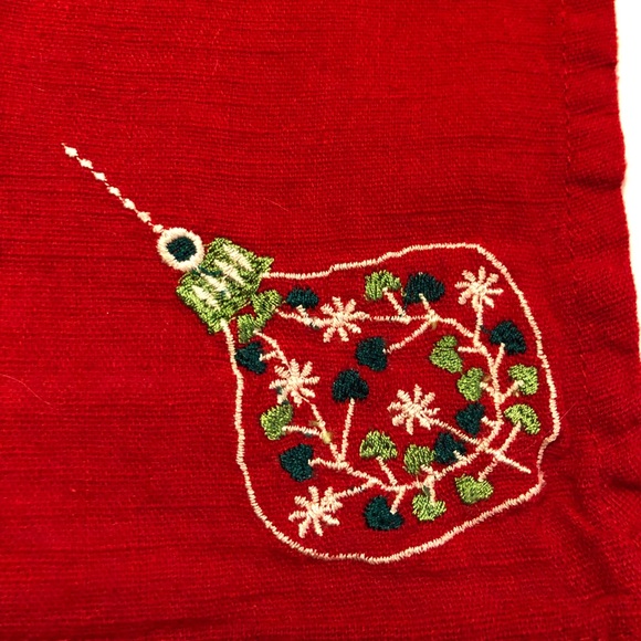 8 Christmas linen napkins. Red with embroidered ornaments. - Picture 4 of 5